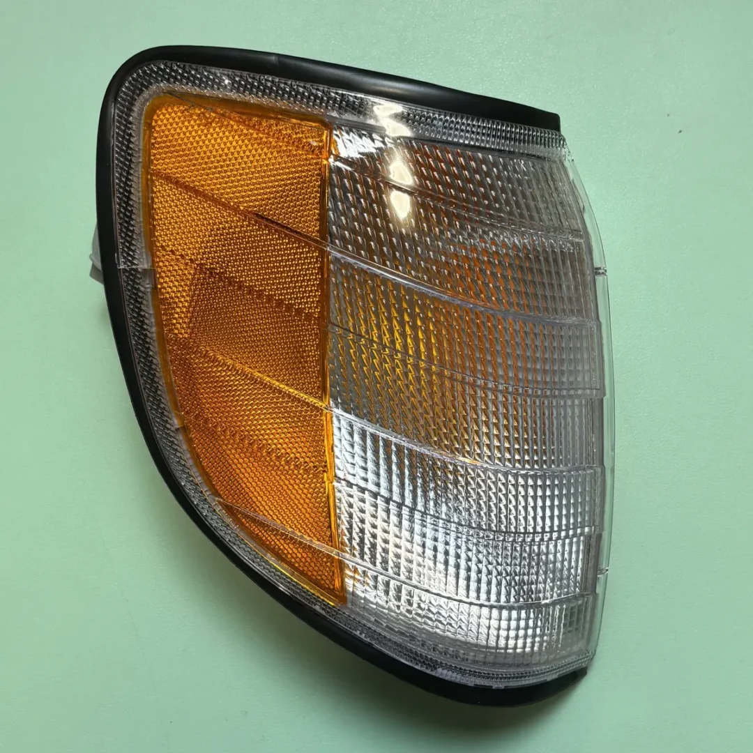Mercedes-Benz W140 Front Corner Turn Signal Lamp