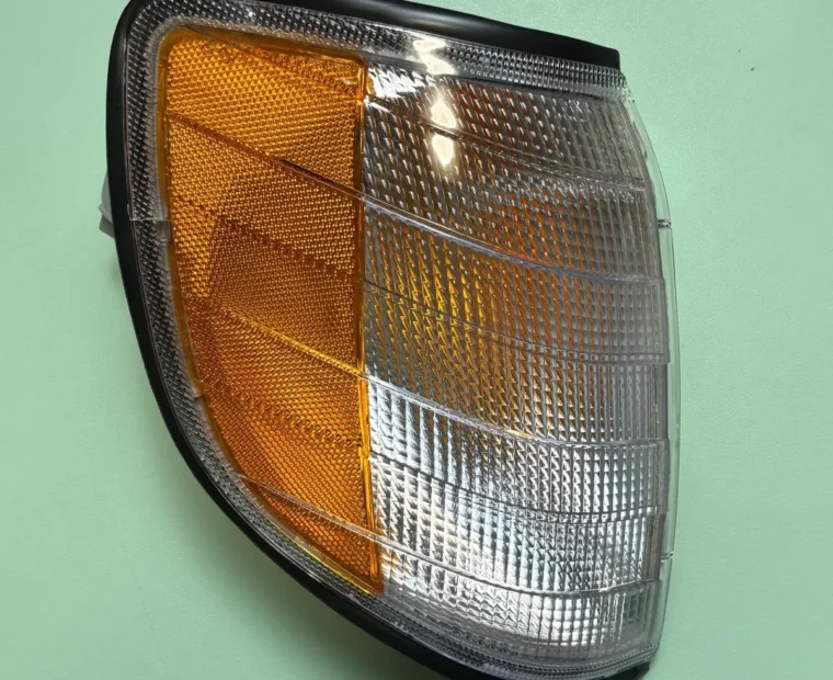 Mercedes-Benz W140 Front Corner Turn Signal Lamp